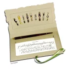 Artikelbild 1 des Artikels “Rubinato Kalligrafie-Set auf Museumskarton, 10 teilig mit Schriftvorlage “