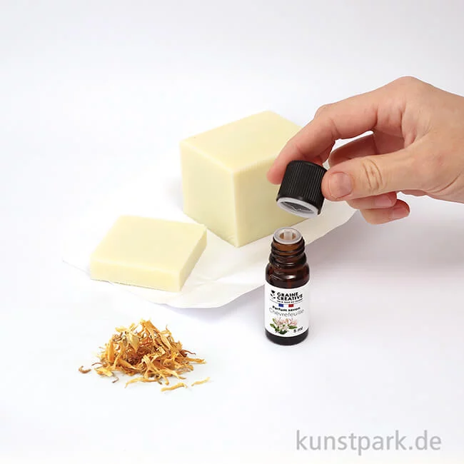 Artikelbild 2 des Artikels “DIY Set - Seifen mit Mandelöl + Calendula-Blüten “