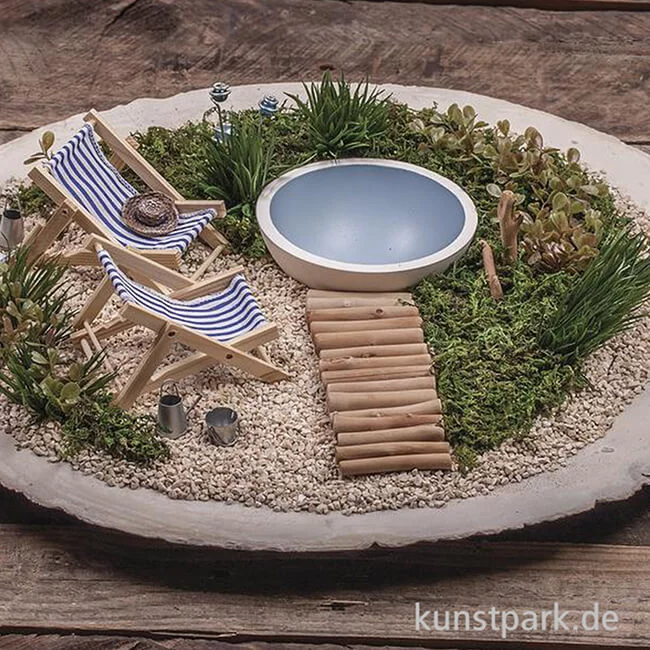Artikelbild 2 des Artikels “Mini Holz-Sonnenliege Blaugestreift, 14 cm, 1 Stück “