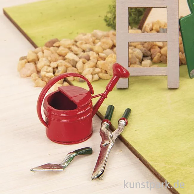 Artikelbild 2 des Artikels “Miniatur Deko Set, Gießkanne + Gartenwerkzeuge, 3-teilig, 2,8-4 cm “