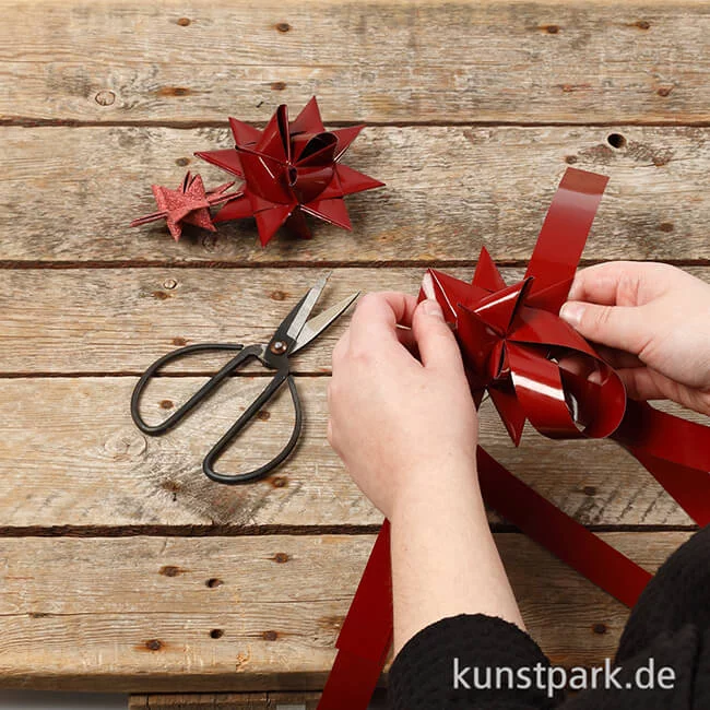Artikelbild 2 des Artikels “Vivi Gade Flechtstreifen mit Glitzer-Lackoberfläche - Rot, 40 Stück “