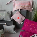 Artikelbild 2 des Artikels “Good old friends - Klimbim Tasche, Klein, Herz Neonpink “