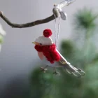 Artikelbild 2 des Artikels “Good old friends - Mini Wintervogel, Roter Schal “