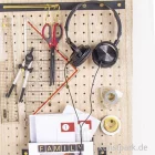 Artikelbild 2 des Artikels “MDF Board furniert - Pin & Peg Lochplatte, mit Aufhänger, groß “