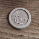 Artikelbild 2 des Artikels “Gießform Label - All you need is Love - 45 mm, 1 Stück “