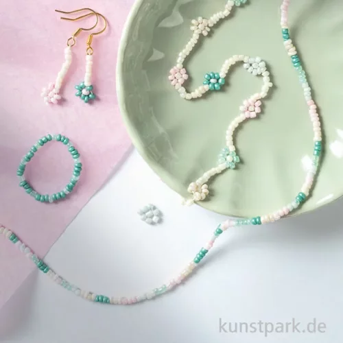 Artikelbild 2 des Artikels “Rocailles Perlen Set - Pastell, 90g Perlen mit Nylonfäden + Zubehör “