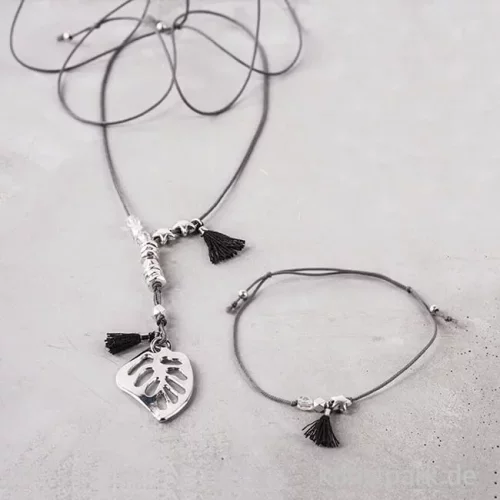 Artikelbild 2 des Artikels “Schmuckset - Vaia Monsterablatt für 1 Kette und 1 Armband “