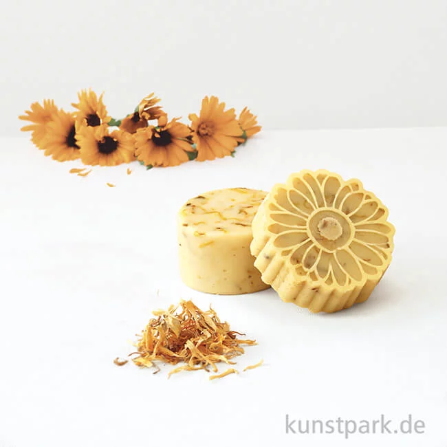 Artikelbild 3 des Artikels “DIY Set - Seifen mit Mandelöl + Calendula-Blüten “