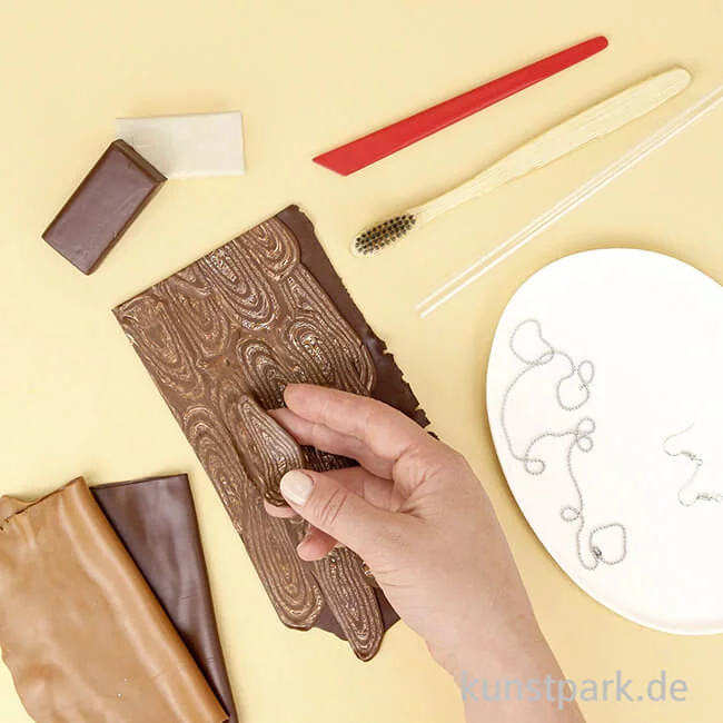 Artikelbild 3 des Artikels “FIMO Modellierset mit 4 x 25 g + Zubehör - Wood Design “