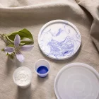 Artikelbild 3 des Artikels “DIY Set - Tablett Gießen mit Marmorierung, Blau, Weiß “