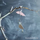 Artikelbild 3 des Artikels “Good old friends - Schwebende Engel, Regenschirm “