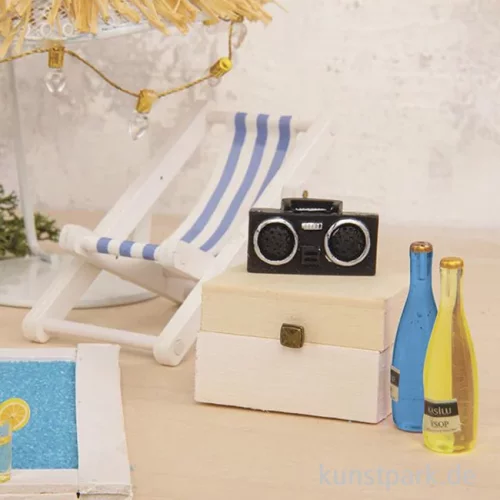 Artikelbild 3 des Artikels “Miniatur Deko Set, Picknickbox, Flaschen + Radio, 4-teilig “