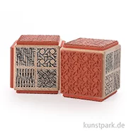 Artikelbild des Artikels “Judi-Kins Stamps - Vier textile Strukturen, Würfel “