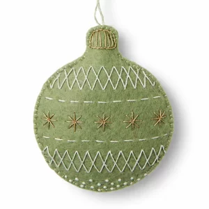 Artikelbild des Artikels “Stickset Filzanhänger, Weihnachtskugel, 7,5 x 9,5 x 2 cm “