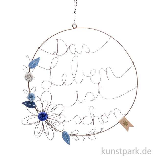 Artikelbild 1 des Artikels “Good old friends - Blumenkranz aus Draht, Das Leben ist schön “