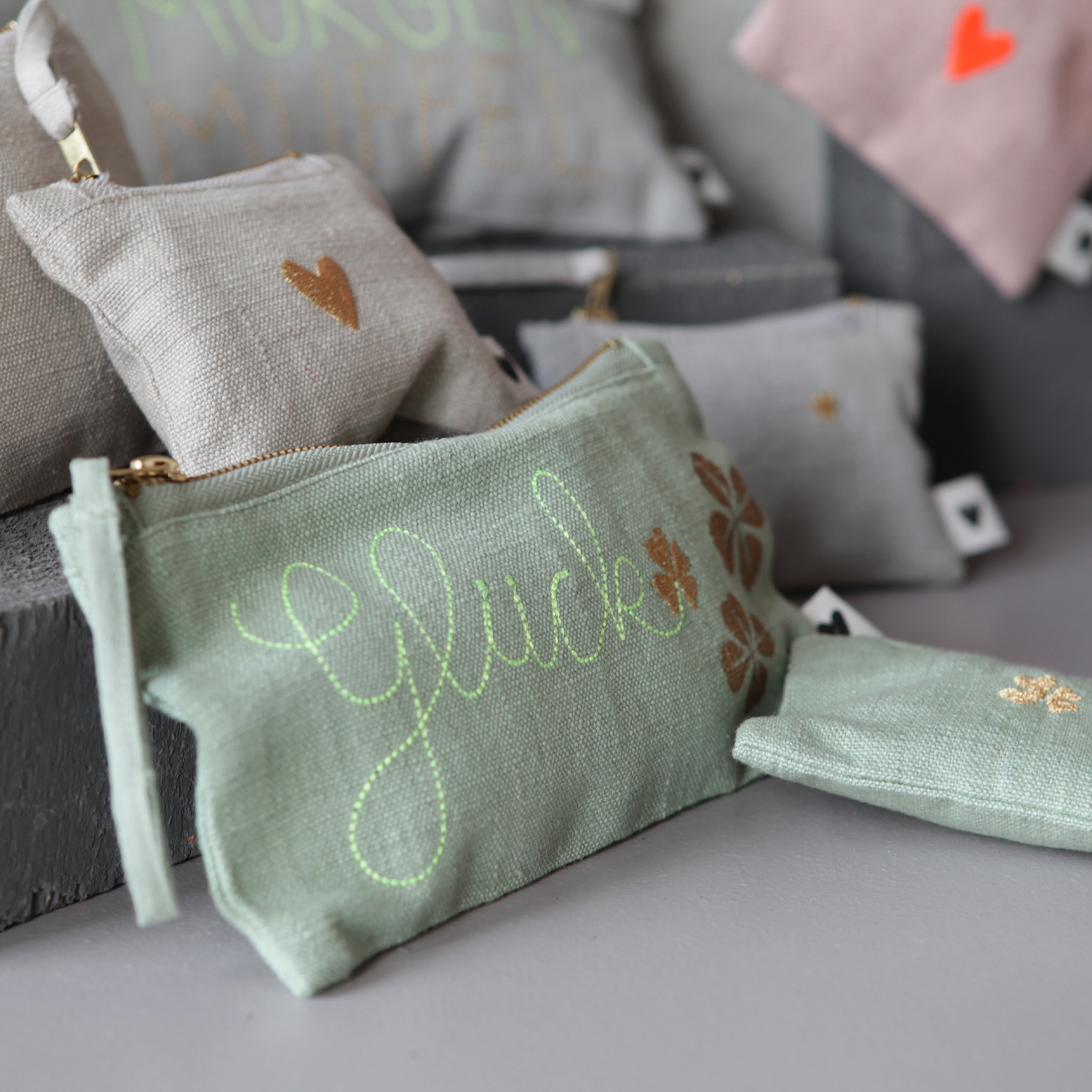 Artikelbild 2 des Artikels “Good old friends - Klimbim Tasche, Groß, Glück “
