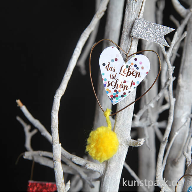 Artikelbild 2 des Artikels “Good old friends - Mini Pompon Herzen - Das Leben ist schön “