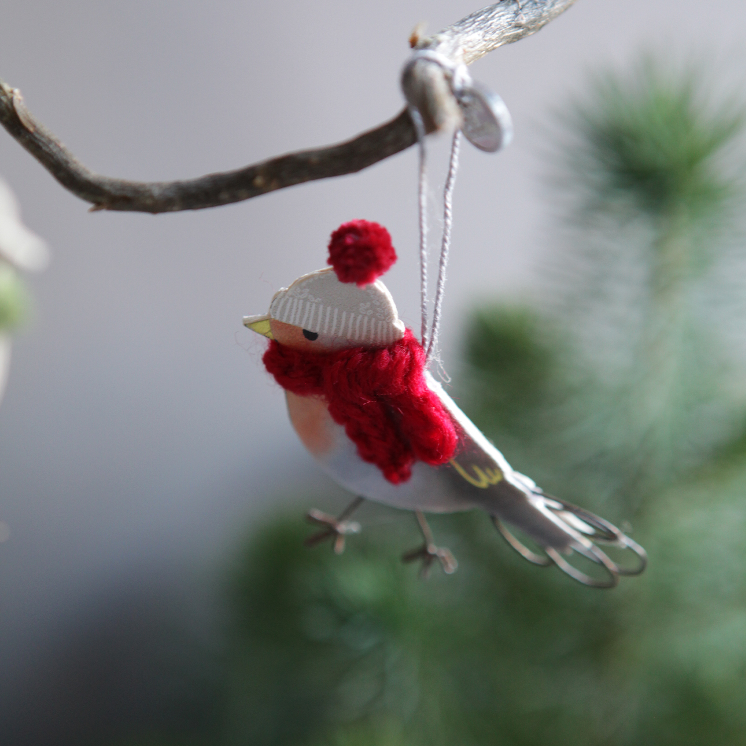 Artikelbild 2 des Artikels “Good old friends - Mini Wintervogel, Roter Schal “