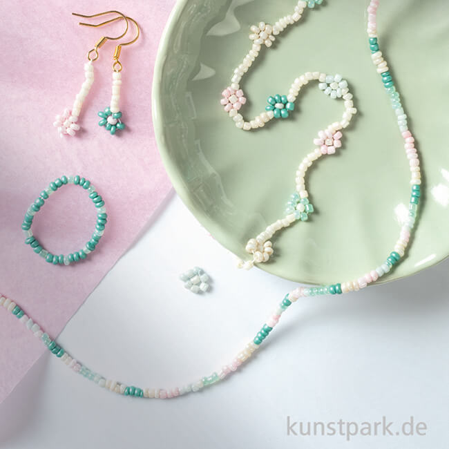 Artikelbild 2 des Artikels “Rocailles Perlen Set - Pastell, 90g Perlen mit Nylonfäden + Zubehör “