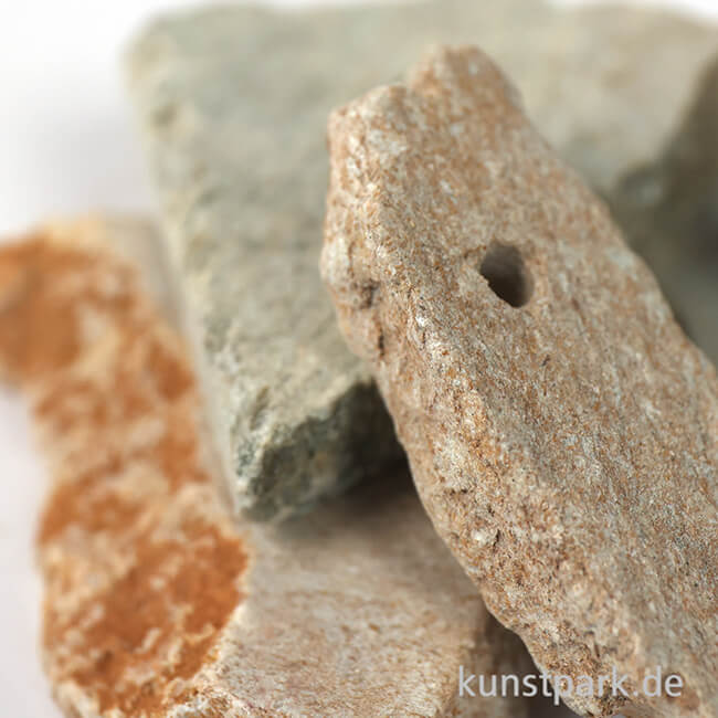 Artikelbild 2 des Artikels “Amulettsteine aus Speckstein mit Loch, 5 Stück farblich gemischt “