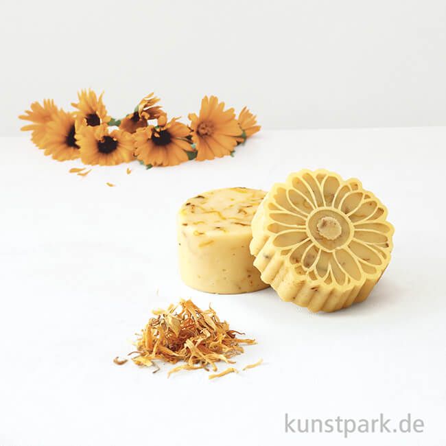 Artikelbild 3 des Artikels “DIY Set - Seifen mit Mandelöl + Calendula-Blüten “
