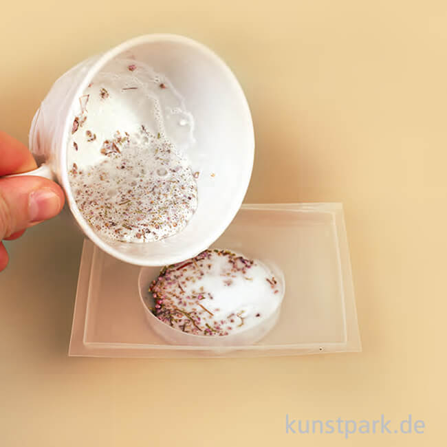 Artikelbild 3 des Artikels “DIY Set - Seifen mit Trockenblumen “